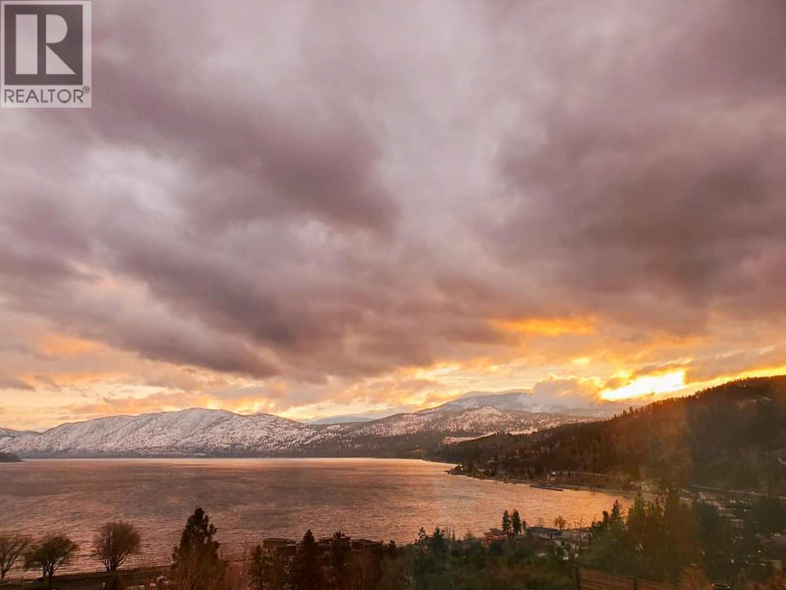  4105 3rd Avenue, Peachland