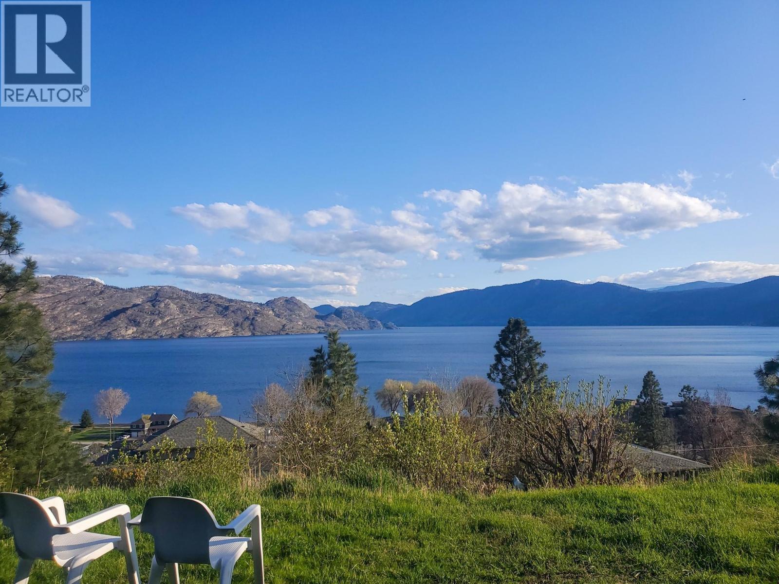  4105 3rd Avenue, Peachland