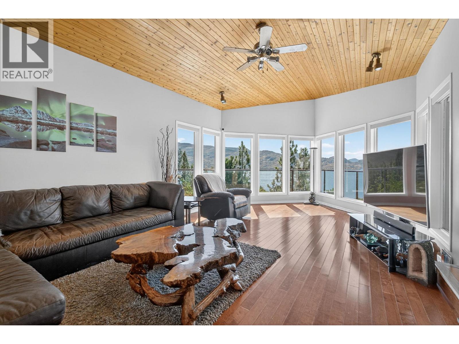  4105 3rd Avenue, Peachland