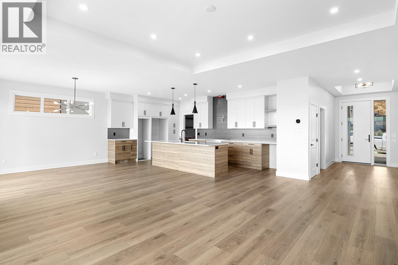  1154 Lone Pine Drive, Kelowna