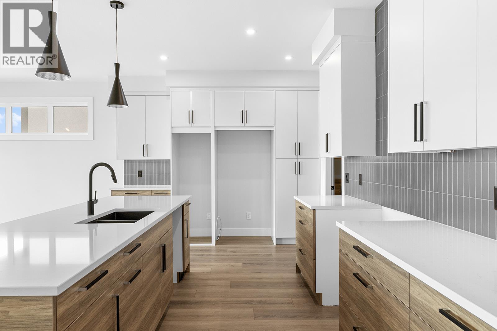 1154 Lone Pine Drive, Kelowna