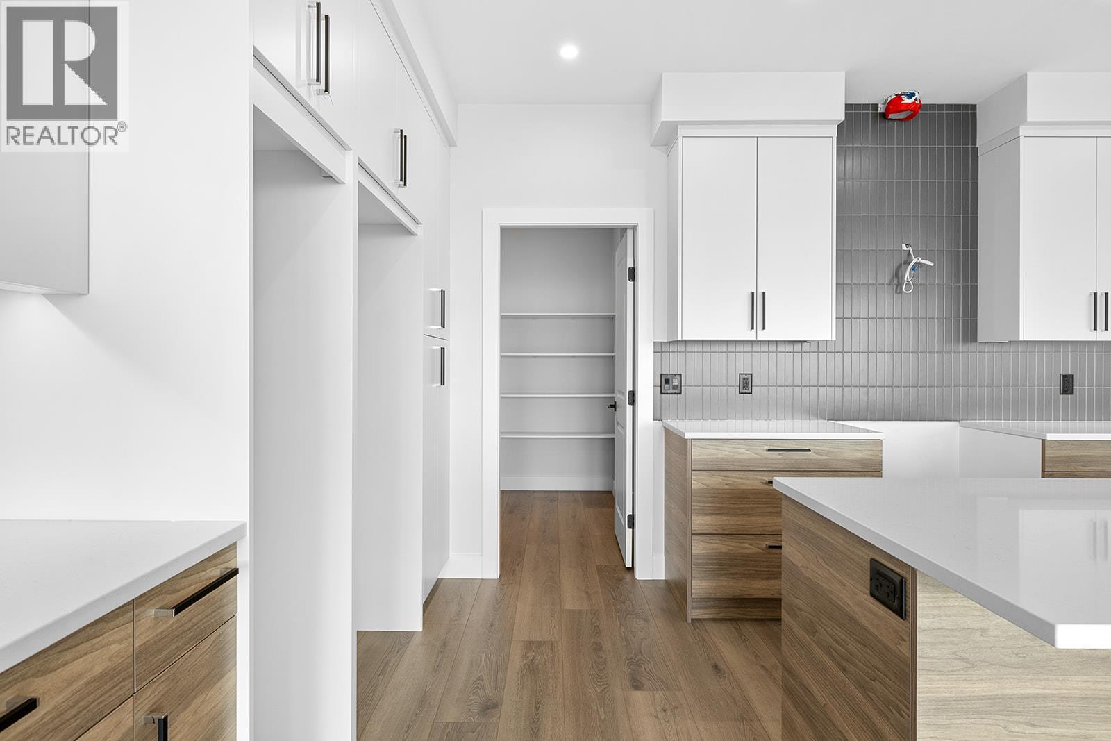  1154 Lone Pine Drive, Kelowna