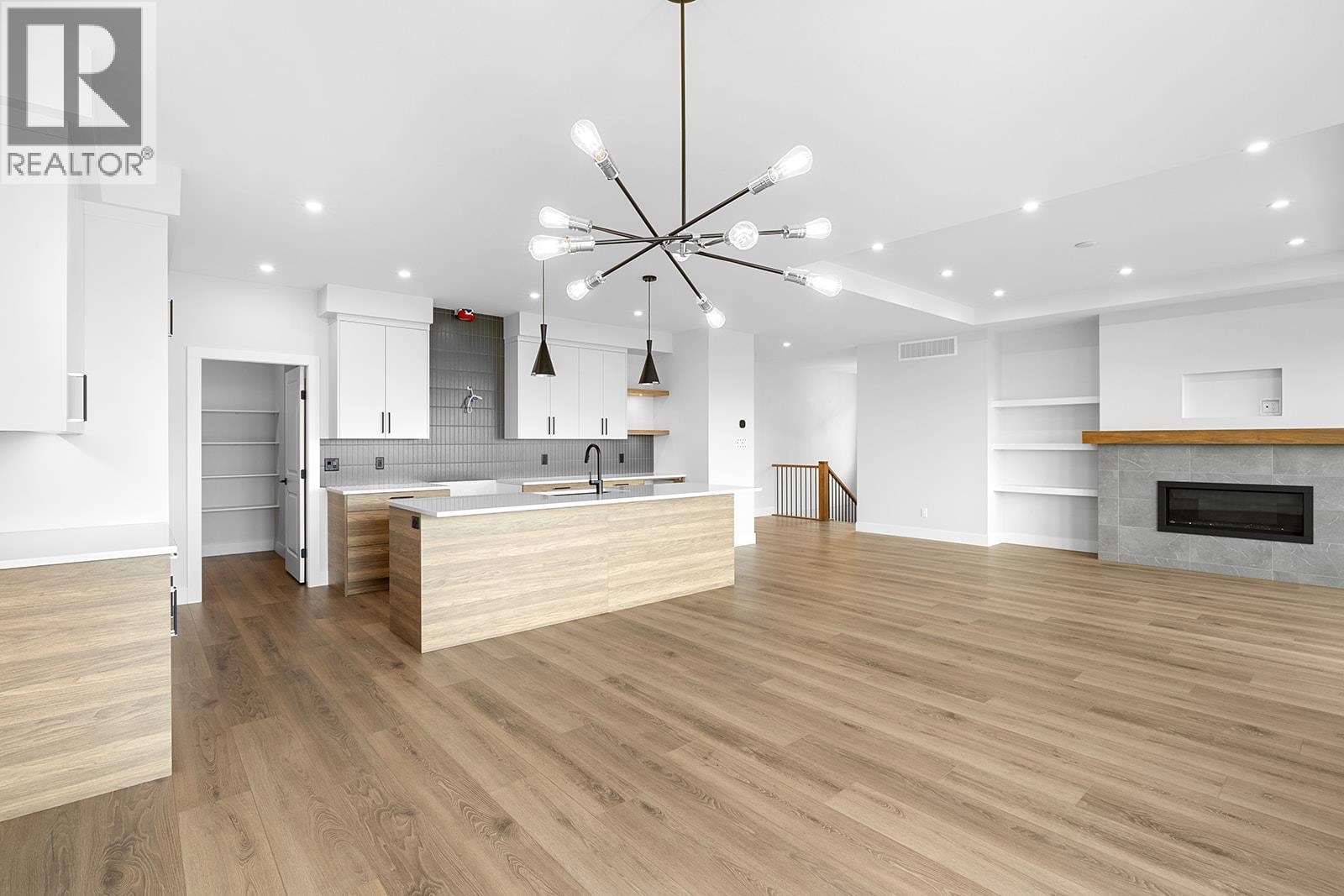  1154 Lone Pine Drive, Kelowna