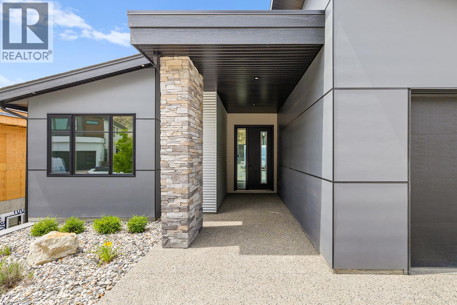  1154 Lone Pine Drive, Kelowna