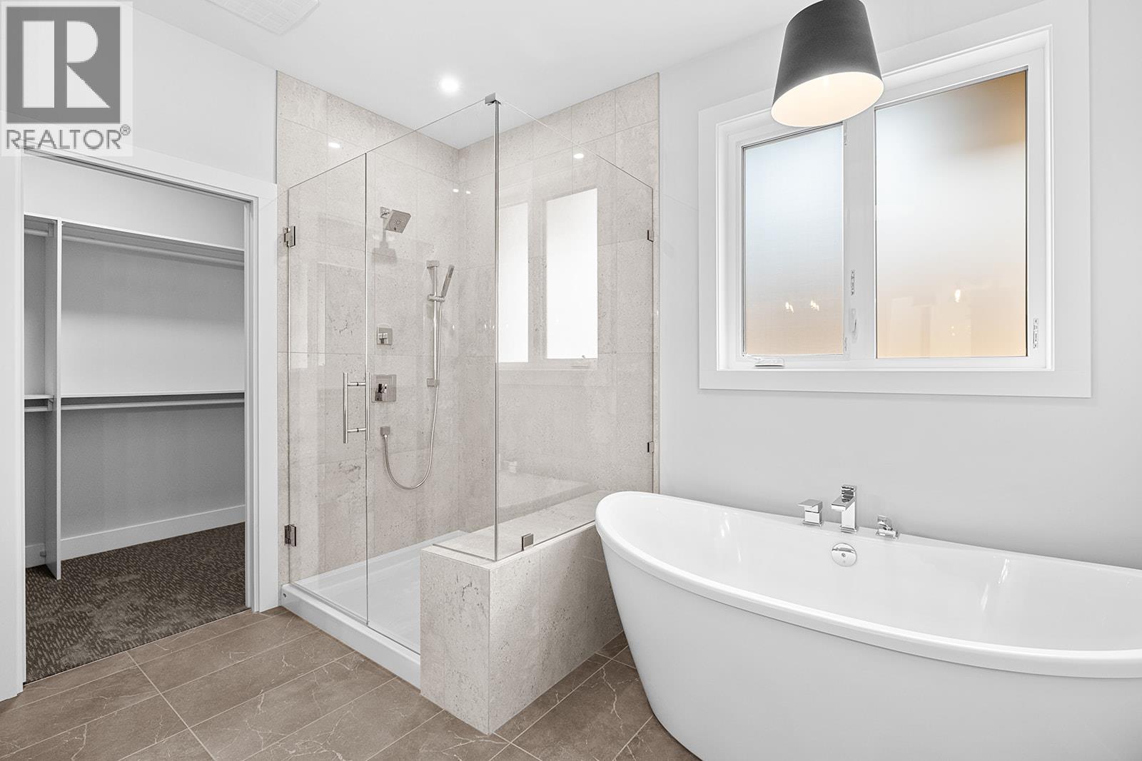  1154 Lone Pine Drive, Kelowna