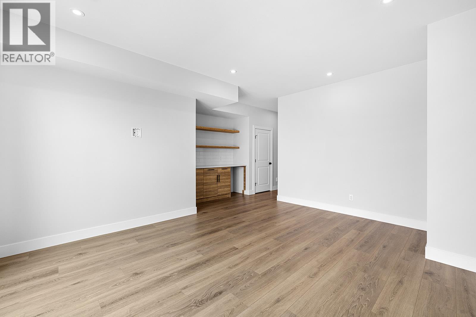  1154 Lone Pine Drive, Kelowna