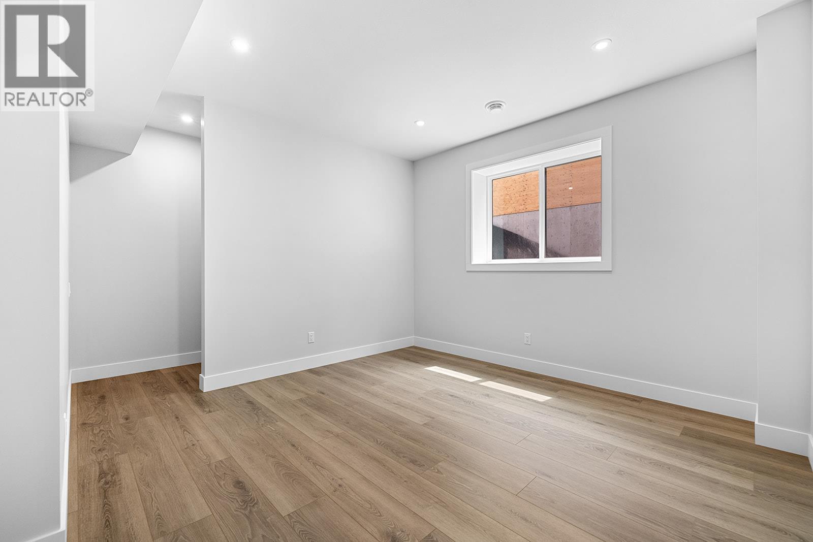  1154 Lone Pine Drive, Kelowna