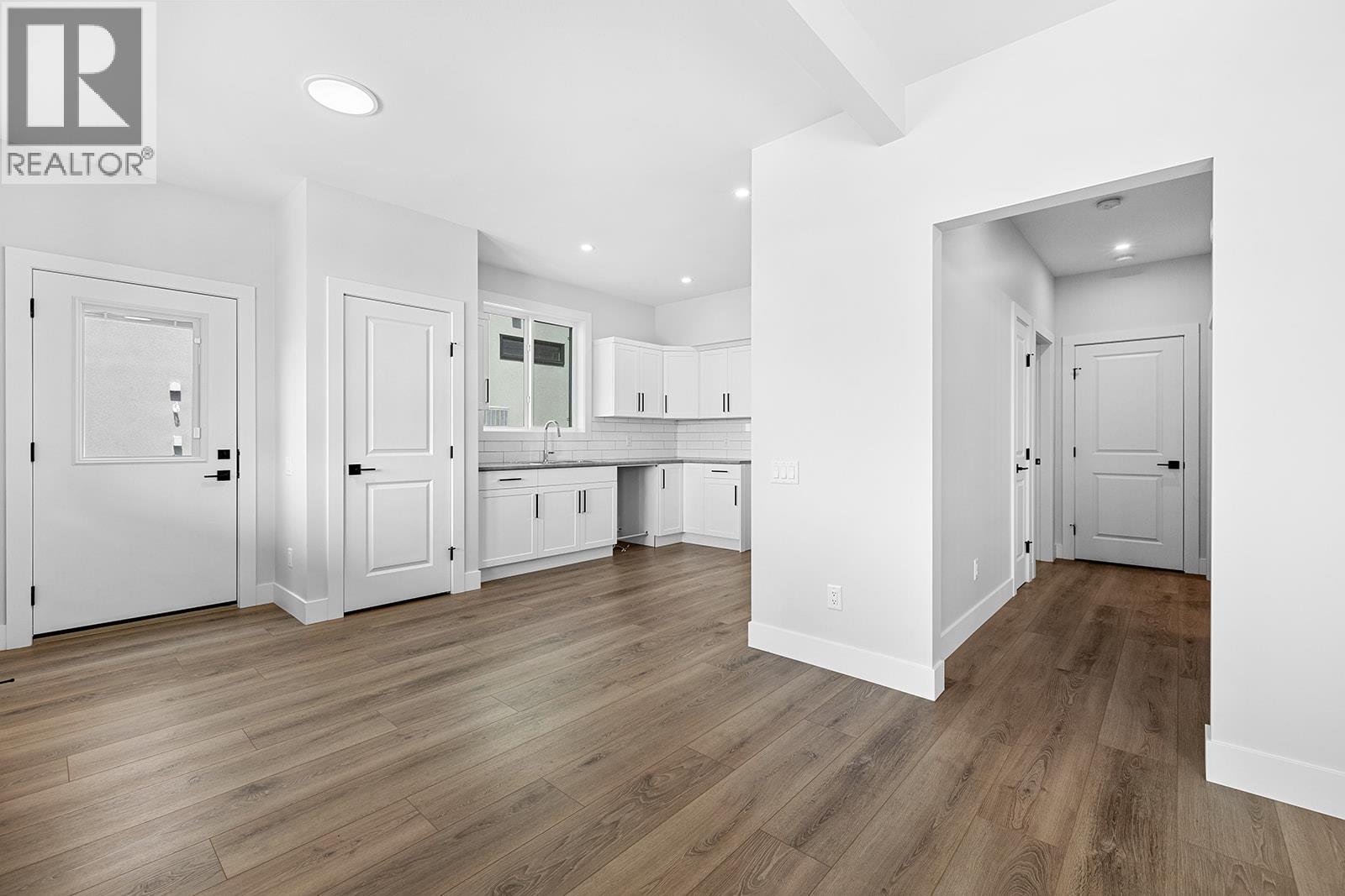  1154 Lone Pine Drive, Kelowna