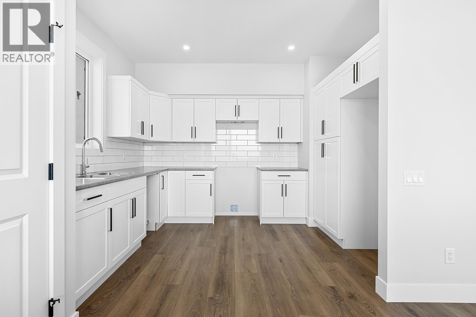  1154 Lone Pine Drive, Kelowna