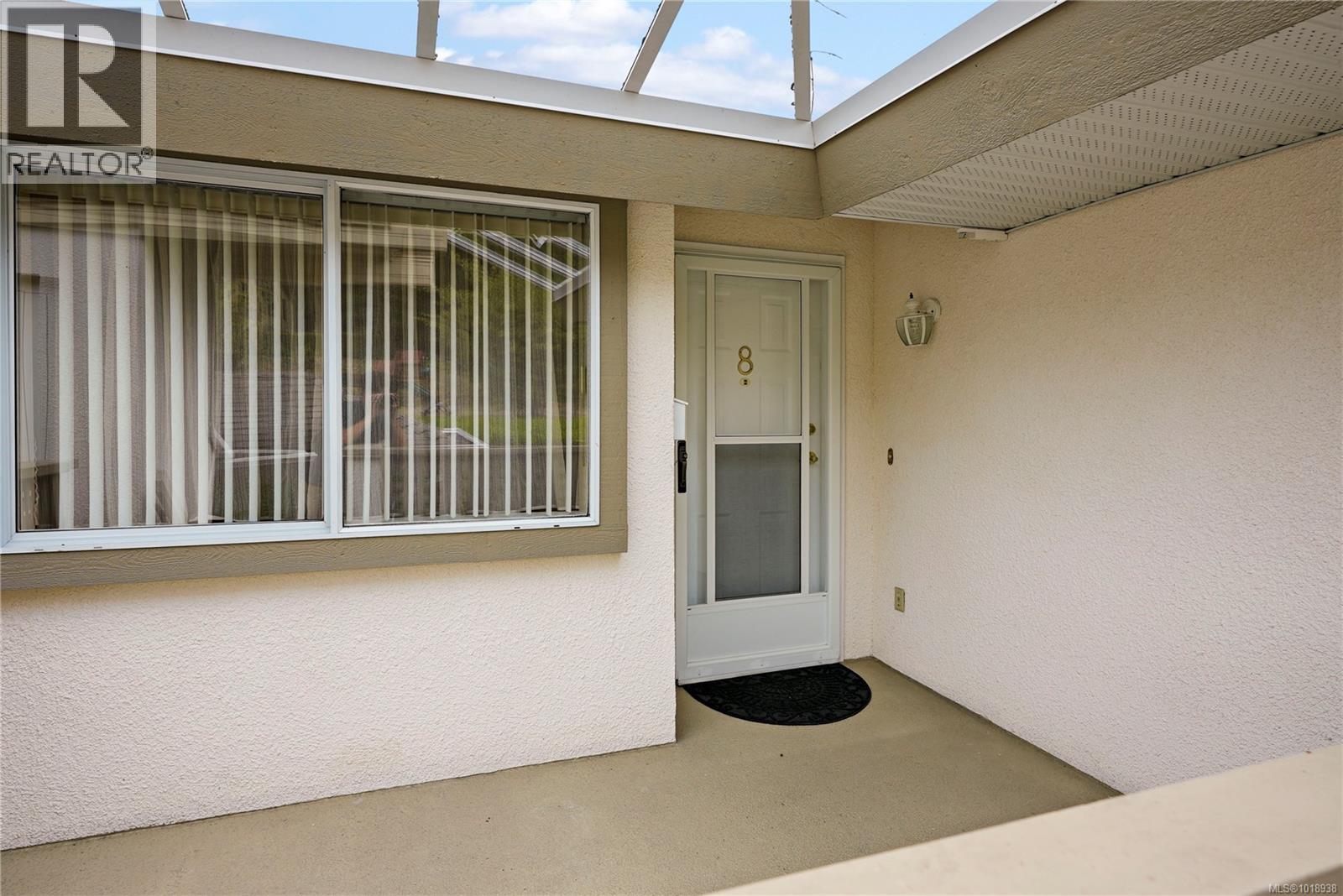 8 895 Royal Oak Ave, Saanich