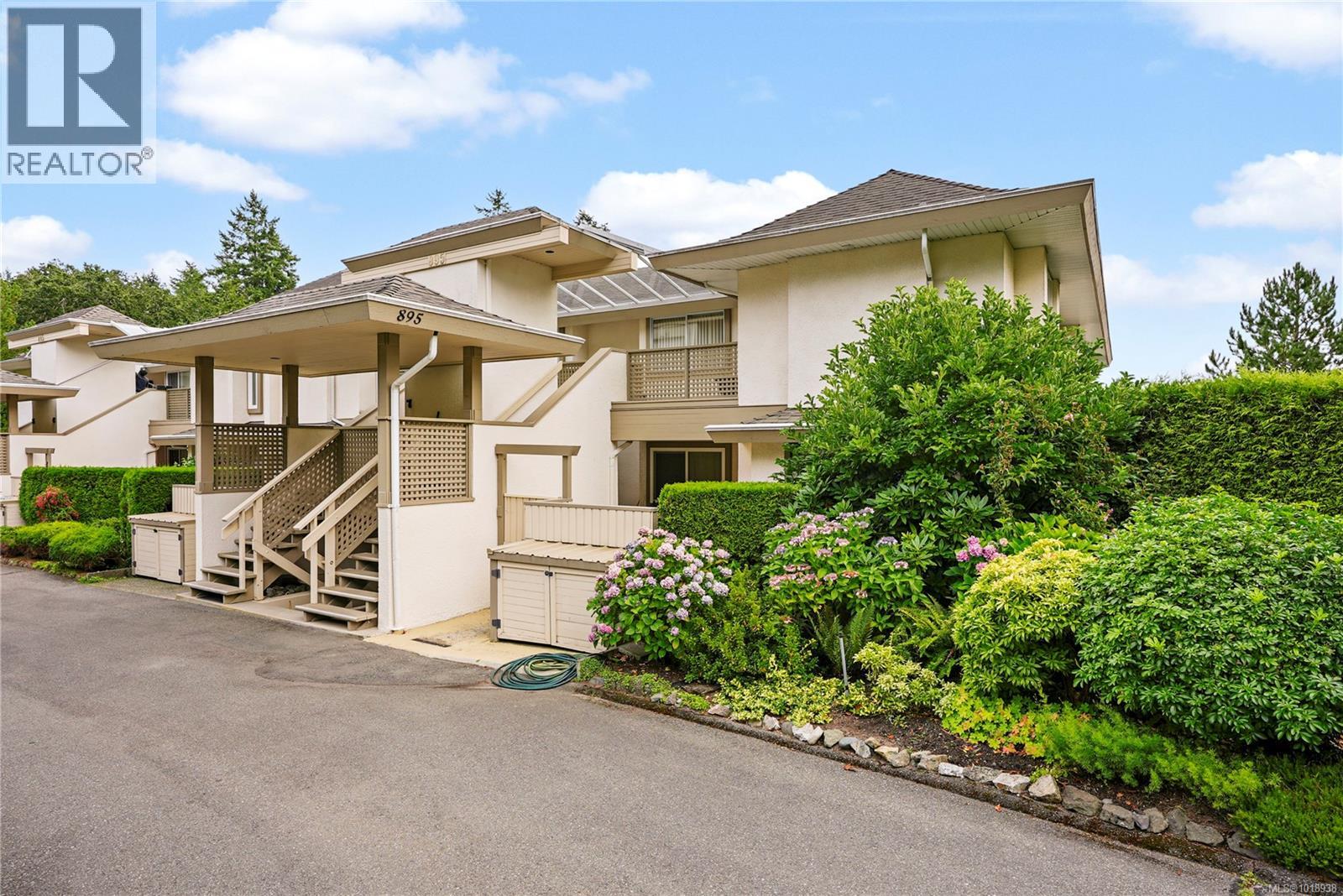 8 895 Royal Oak Ave, Saanich