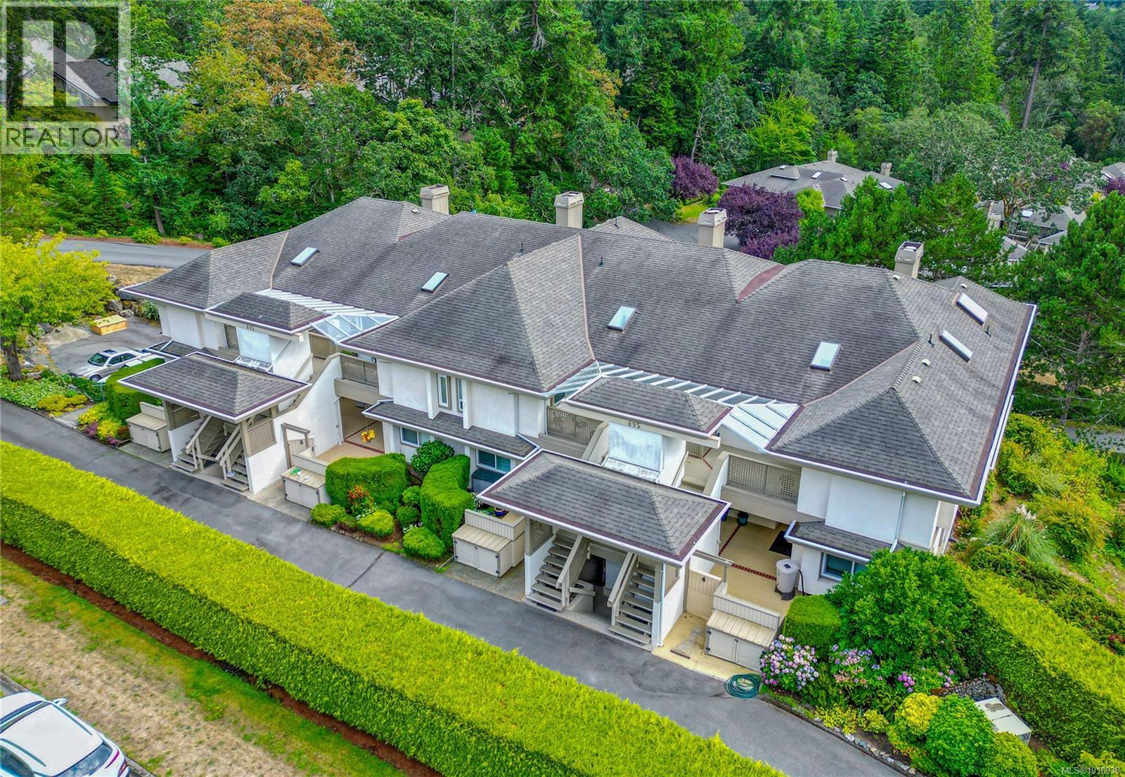 8 895 Royal Oak Ave, Saanich