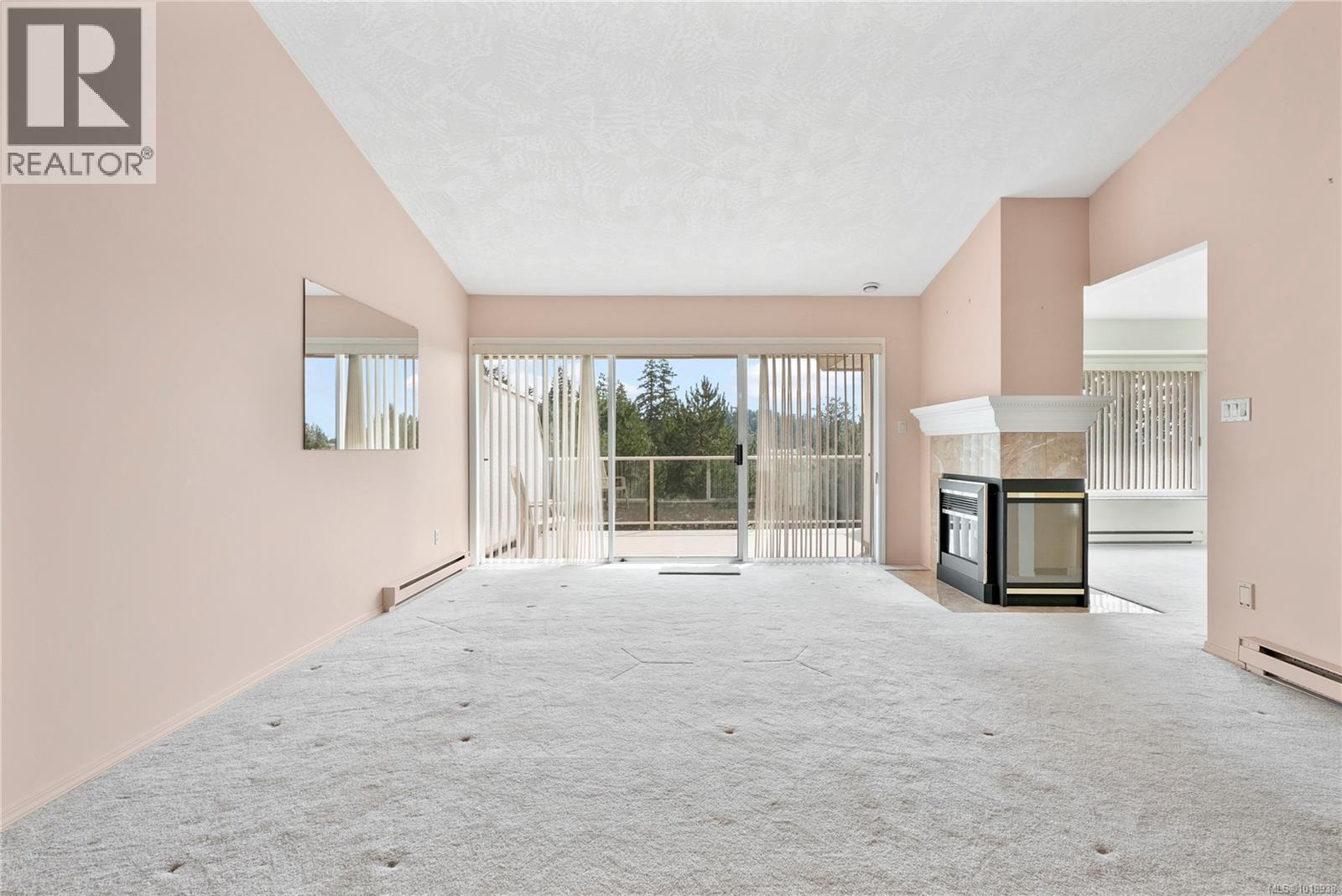 8 895 Royal Oak Ave, Saanich