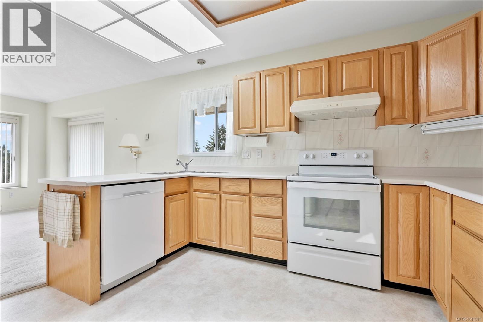 8 895 Royal Oak Ave, Saanich