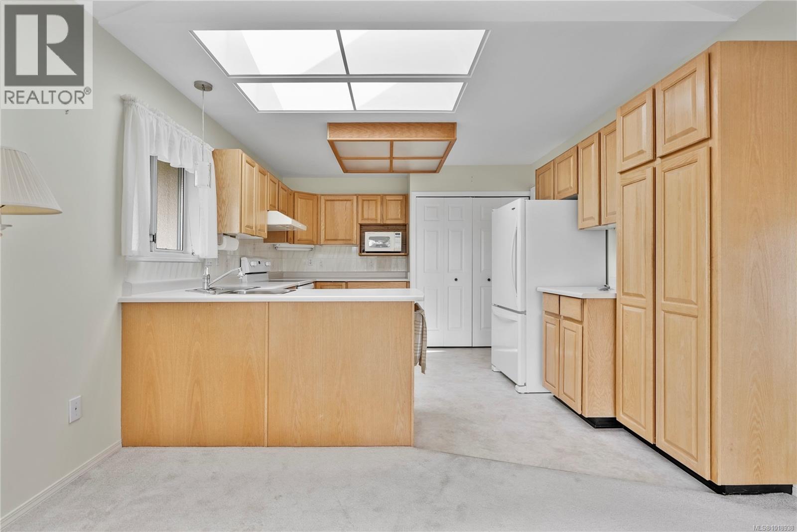 8 895 Royal Oak Ave, Saanich