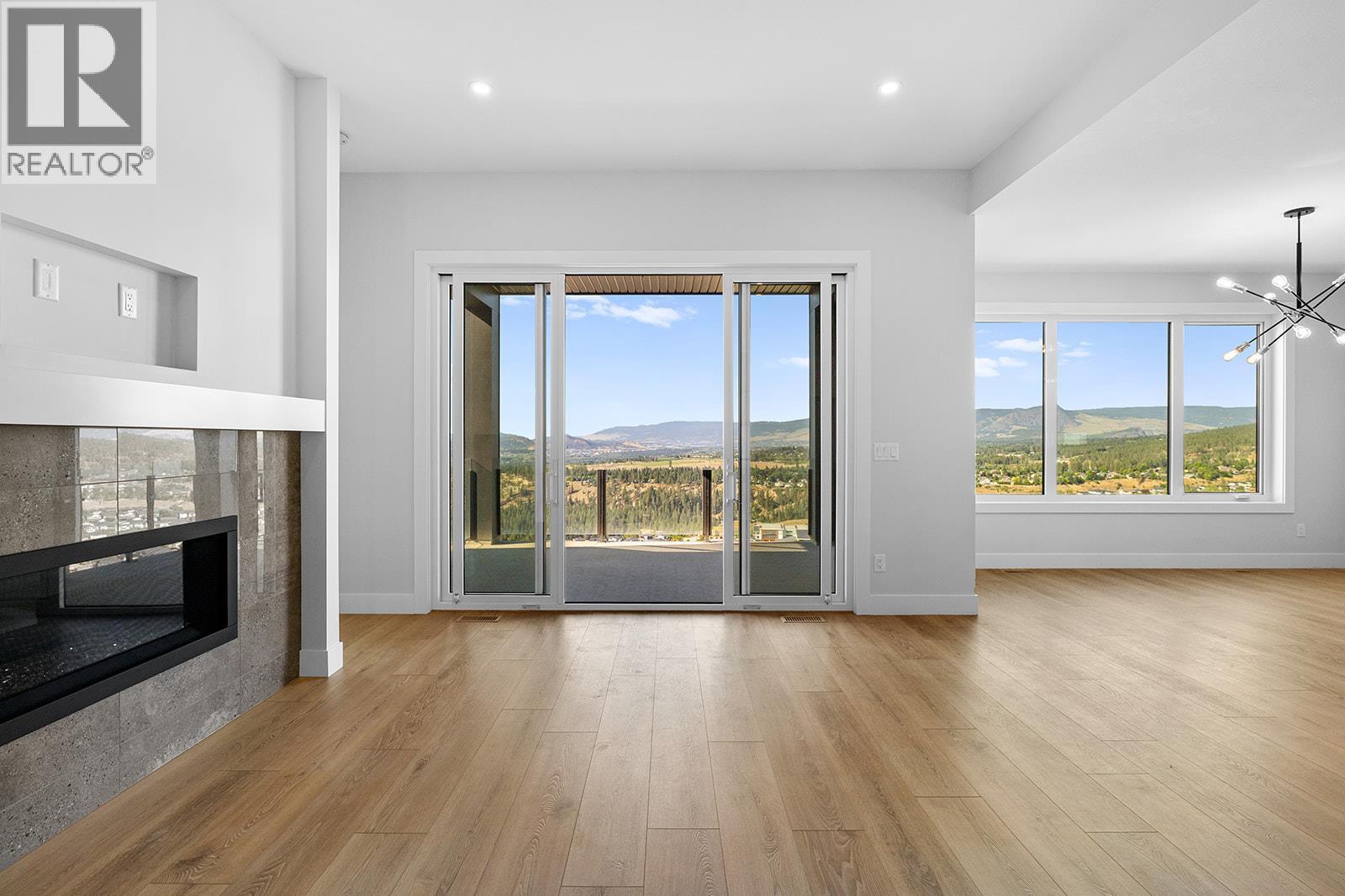  1018 Emslie Street, Kelowna