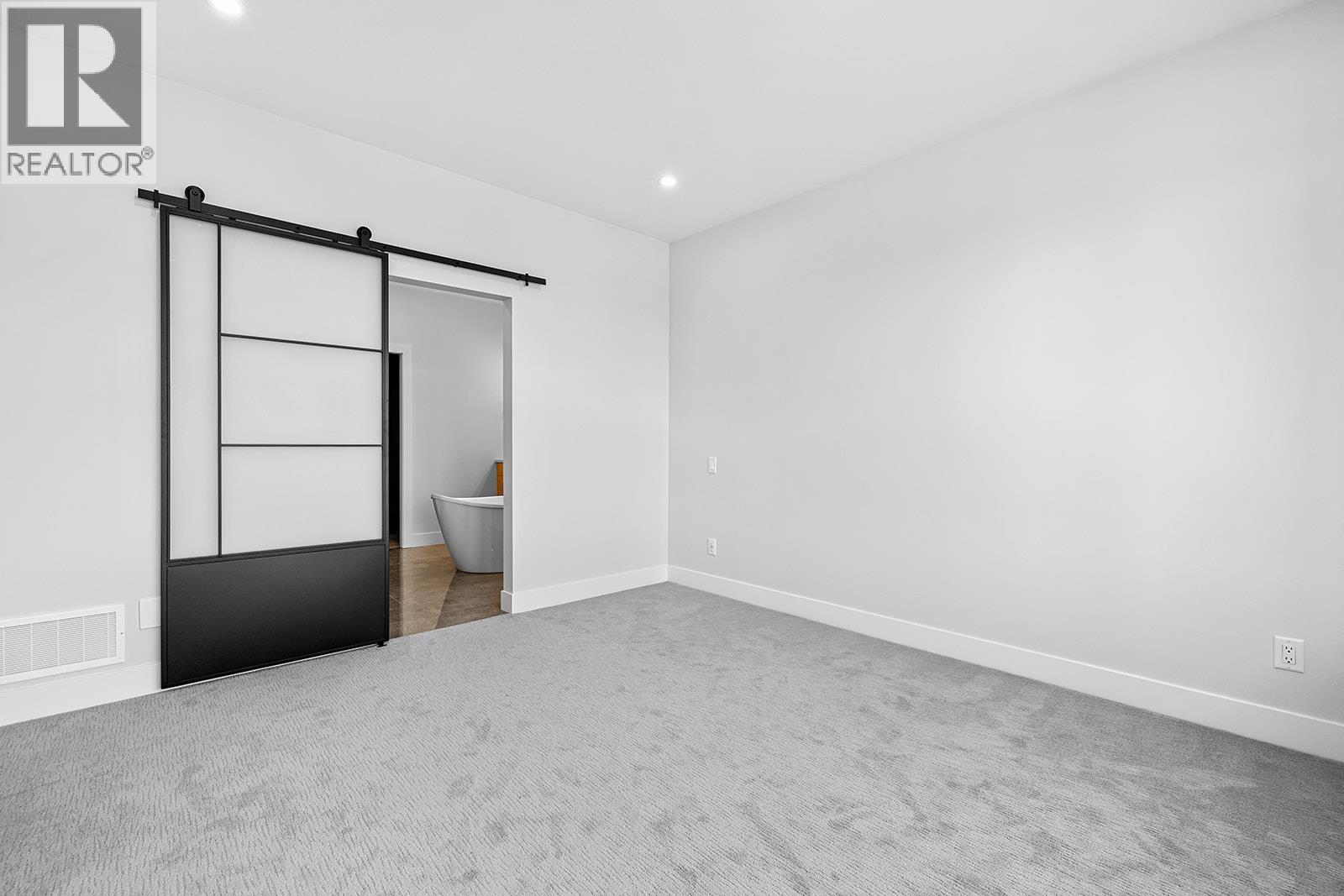  1018 Emslie Street, Kelowna