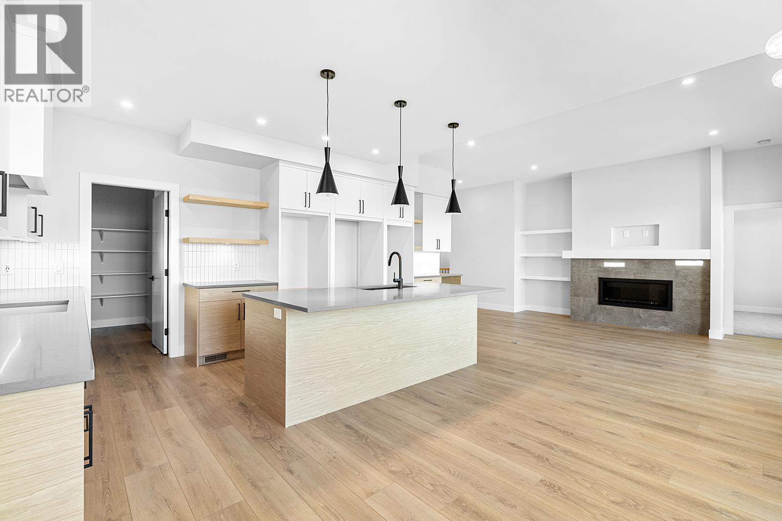  1018 Emslie Street, Kelowna