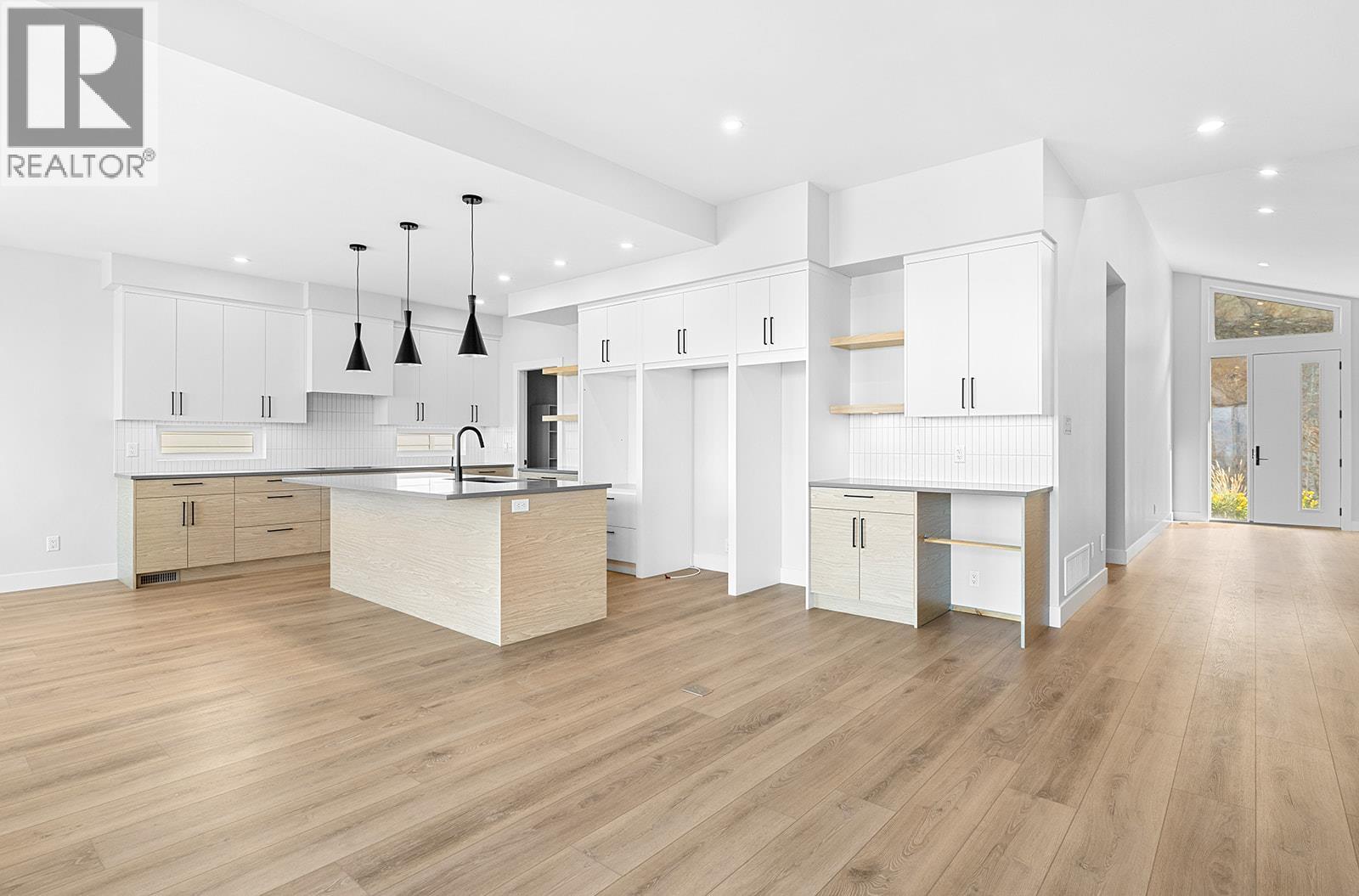  1018 Emslie Street, Kelowna