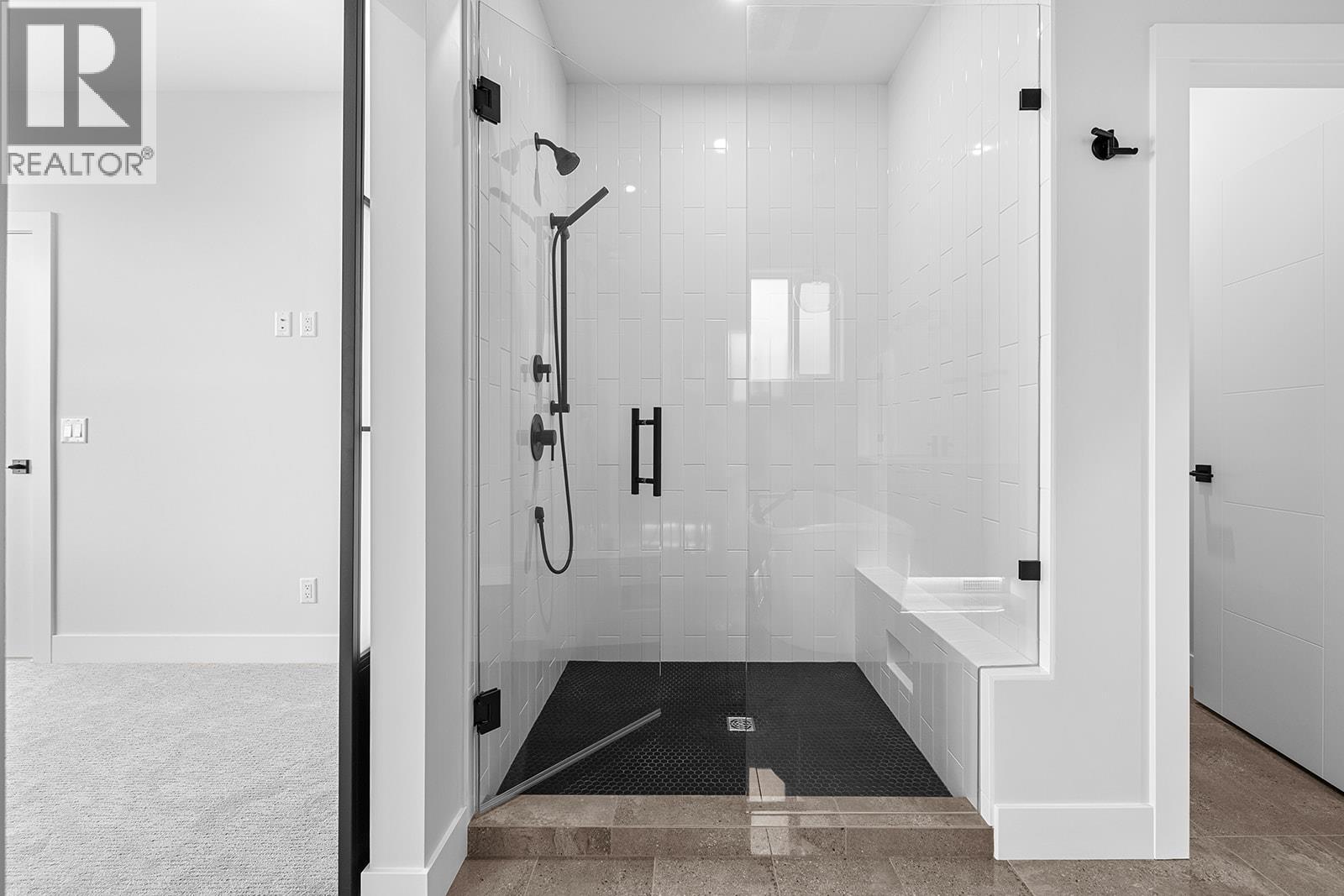  1018 Emslie Street, Kelowna