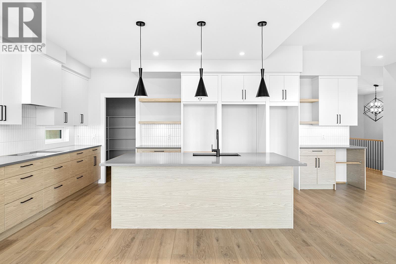  1018 Emslie Street, Kelowna