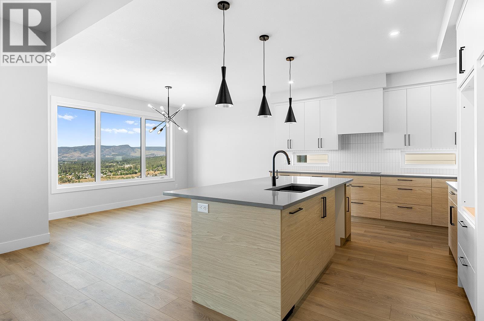  1018 Emslie Street, Kelowna