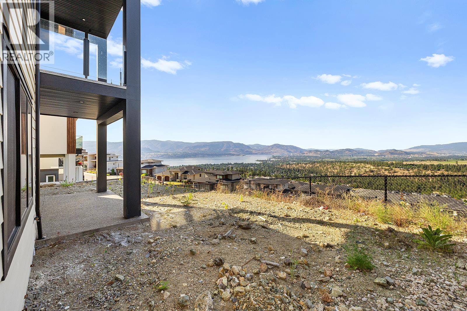  1018 Emslie Street, Kelowna