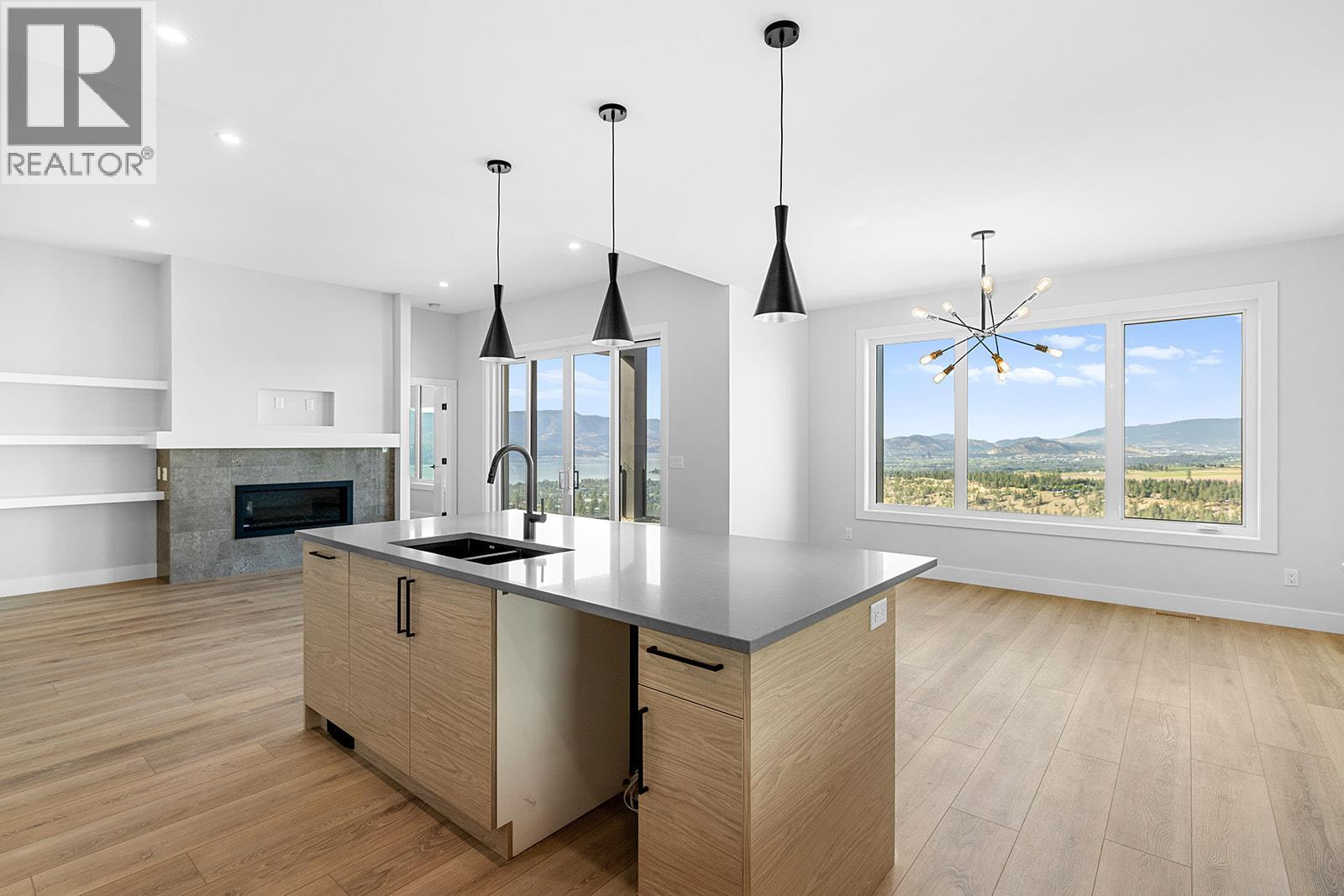  1018 Emslie Street, Kelowna