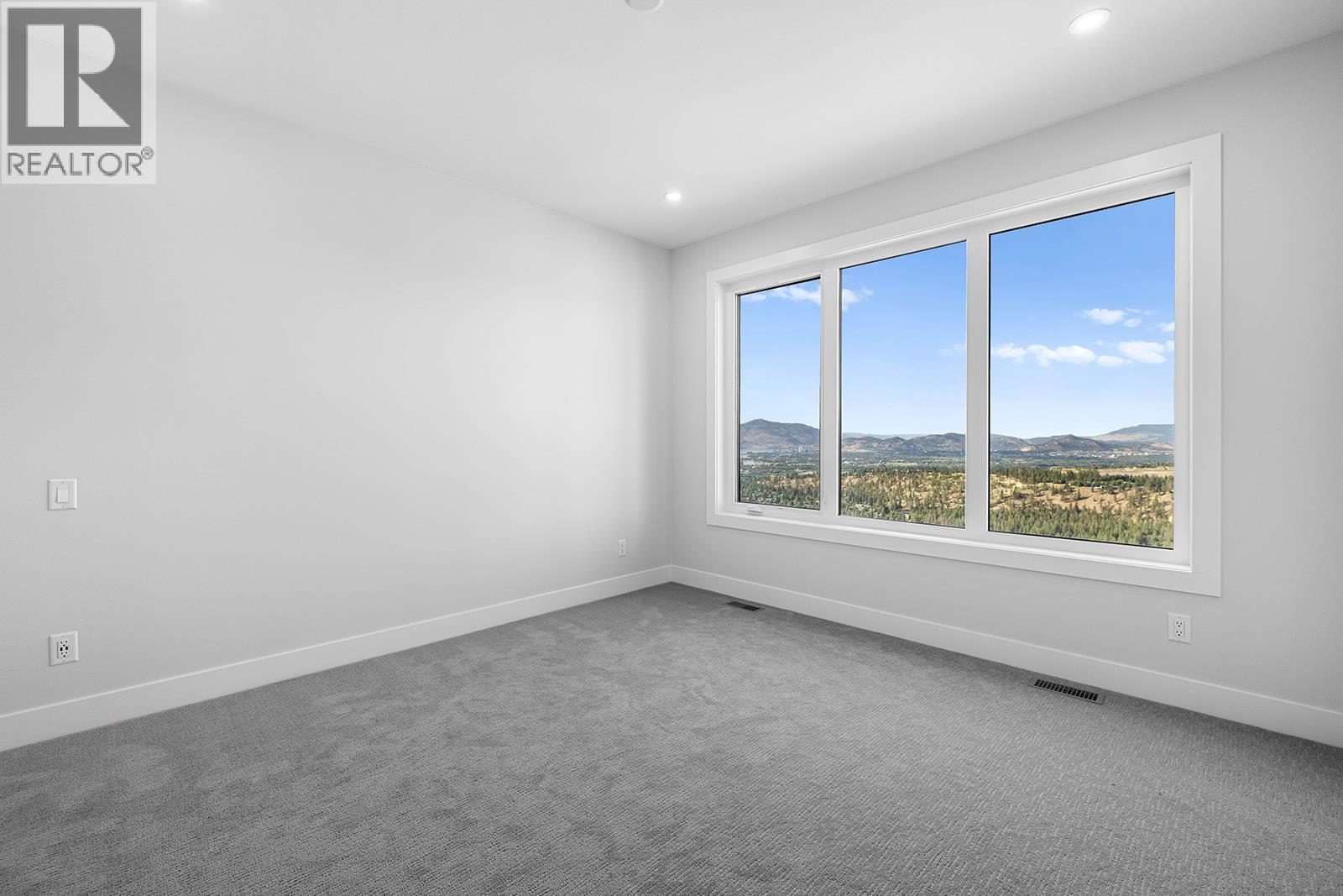  1018 Emslie Street, Kelowna