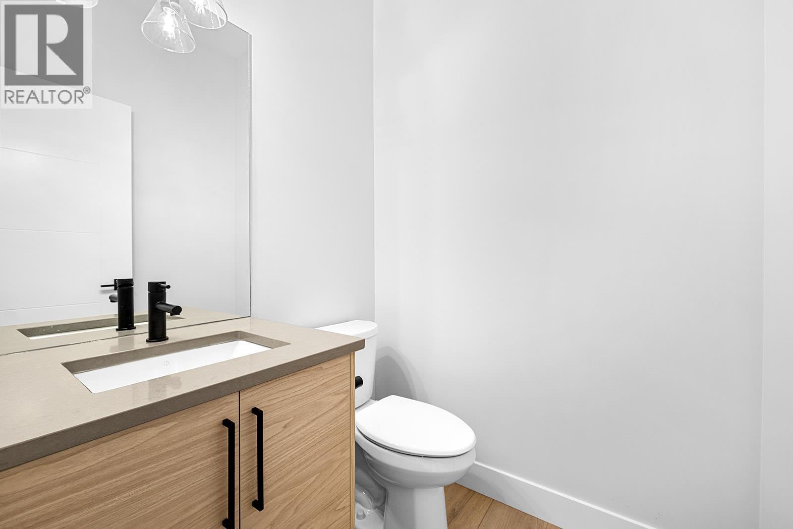  1018 Emslie Street, Kelowna