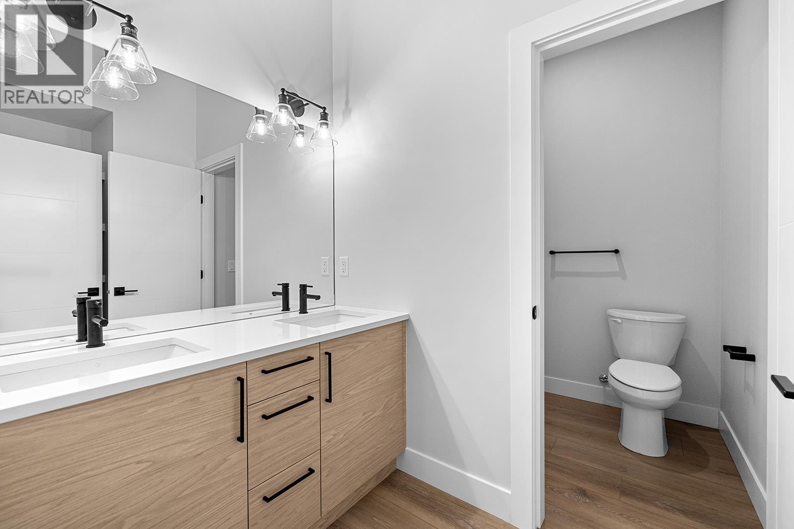  1018 Emslie Street, Kelowna