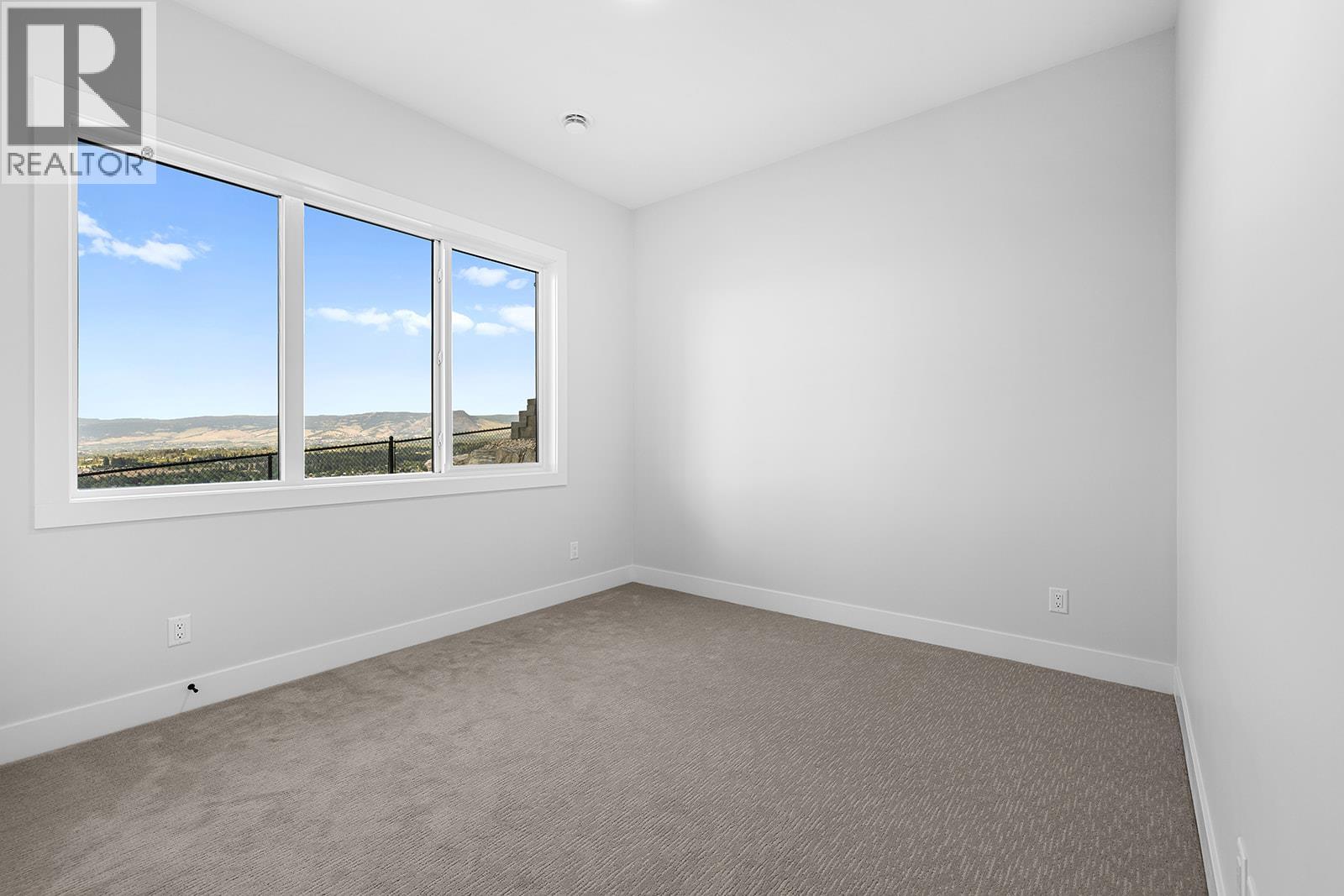  1018 Emslie Street, Kelowna