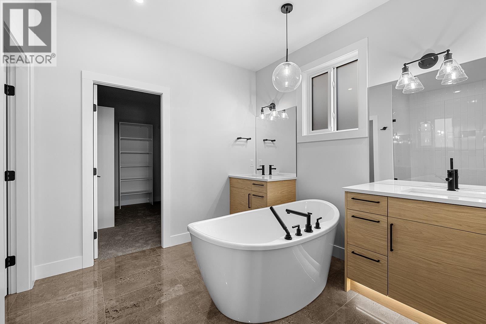  1018 Emslie Street, Kelowna