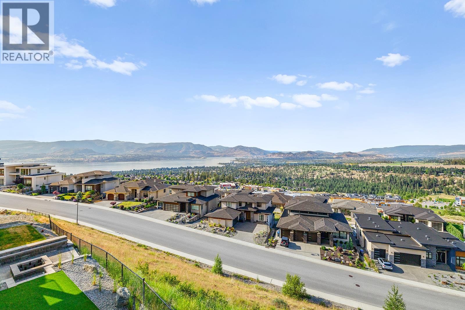  1018 Emslie Street, Kelowna