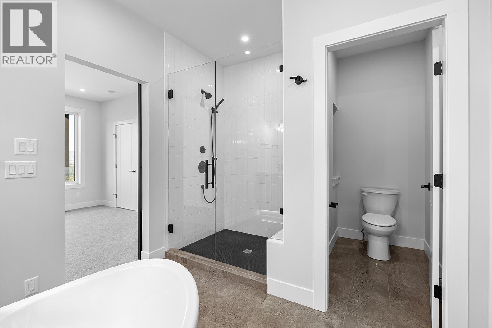  1018 Emslie Street, Kelowna