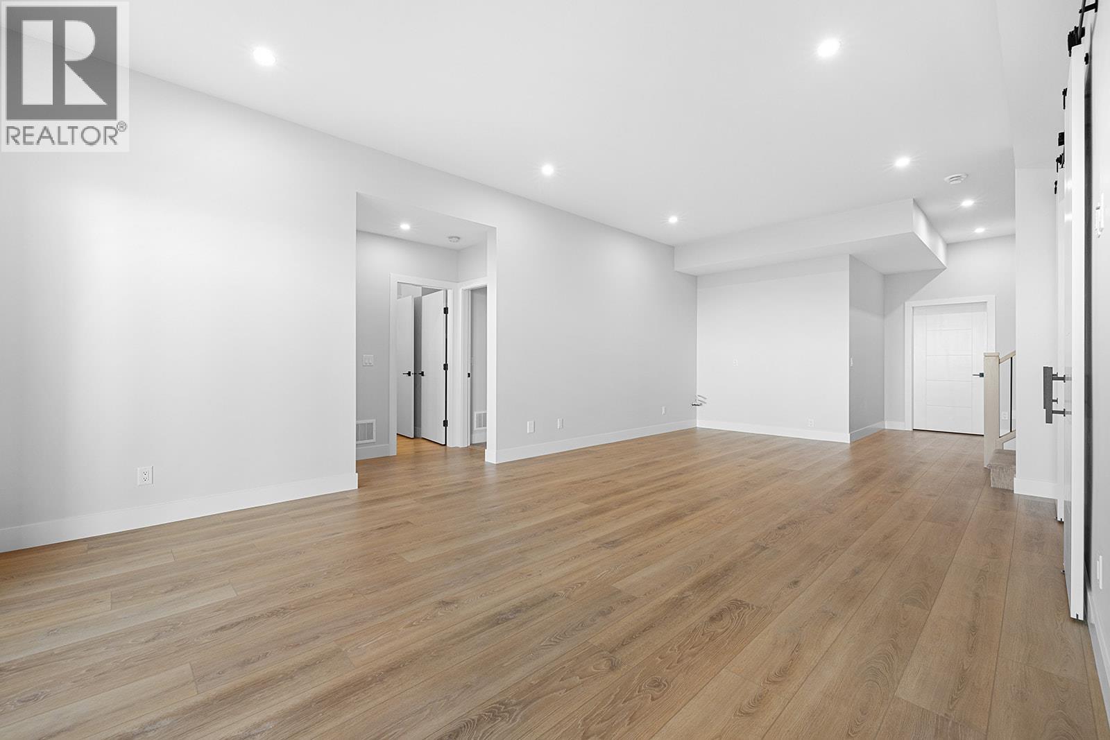  1018 Emslie Street, Kelowna