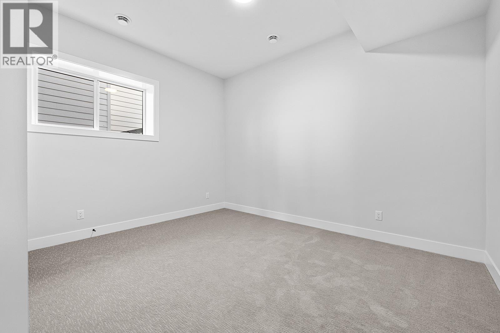  1018 Emslie Street, Kelowna