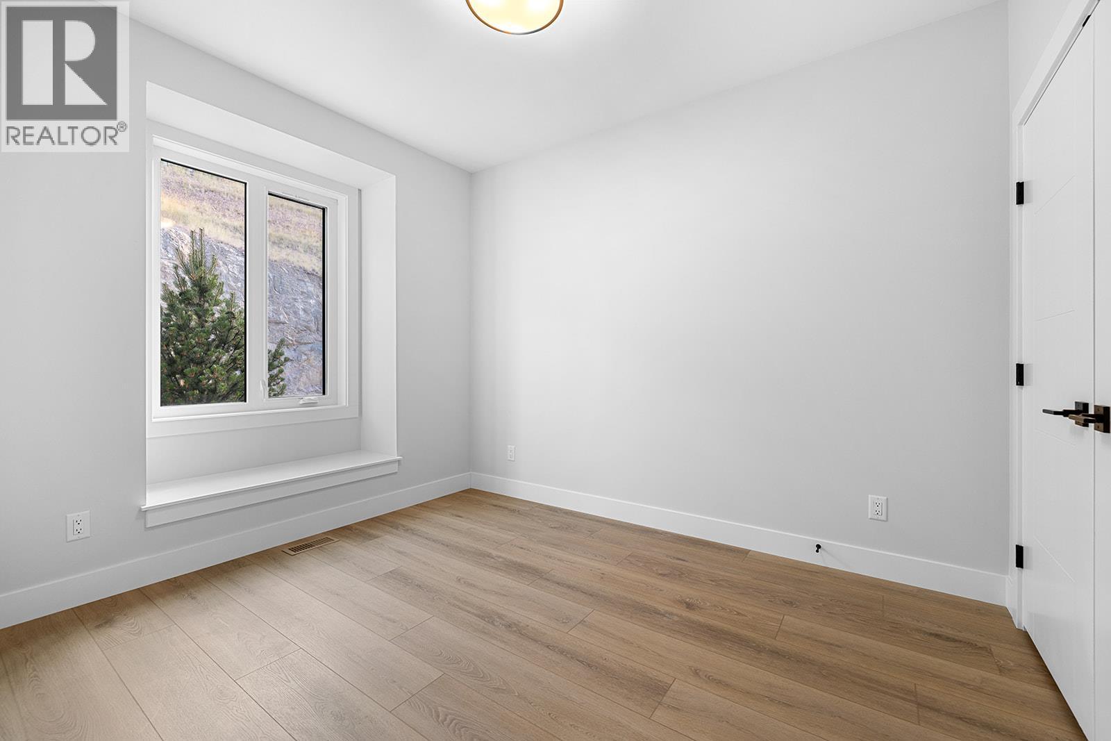  1018 Emslie Street, Kelowna