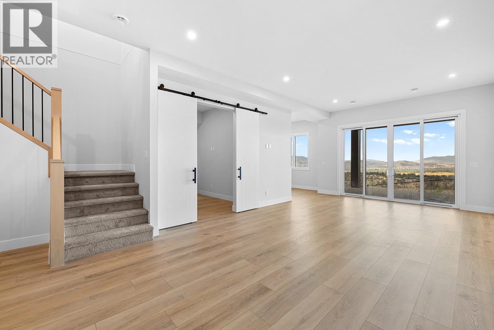  1018 Emslie Street, Kelowna