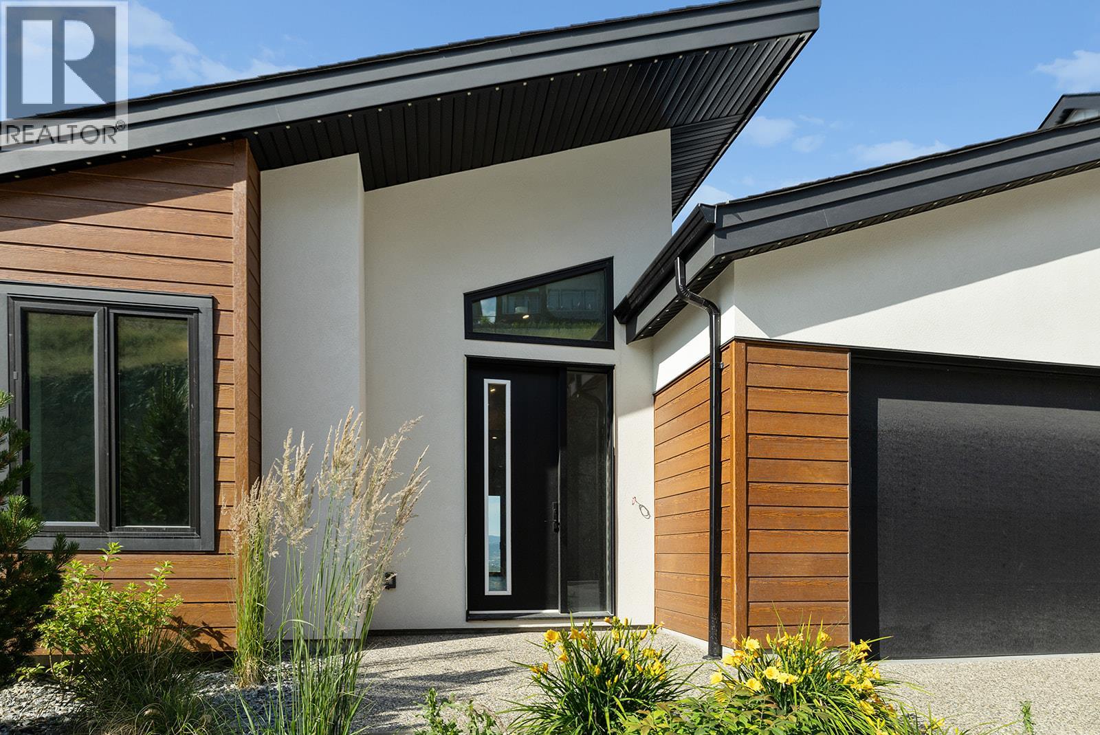  1018 Emslie Street, Kelowna