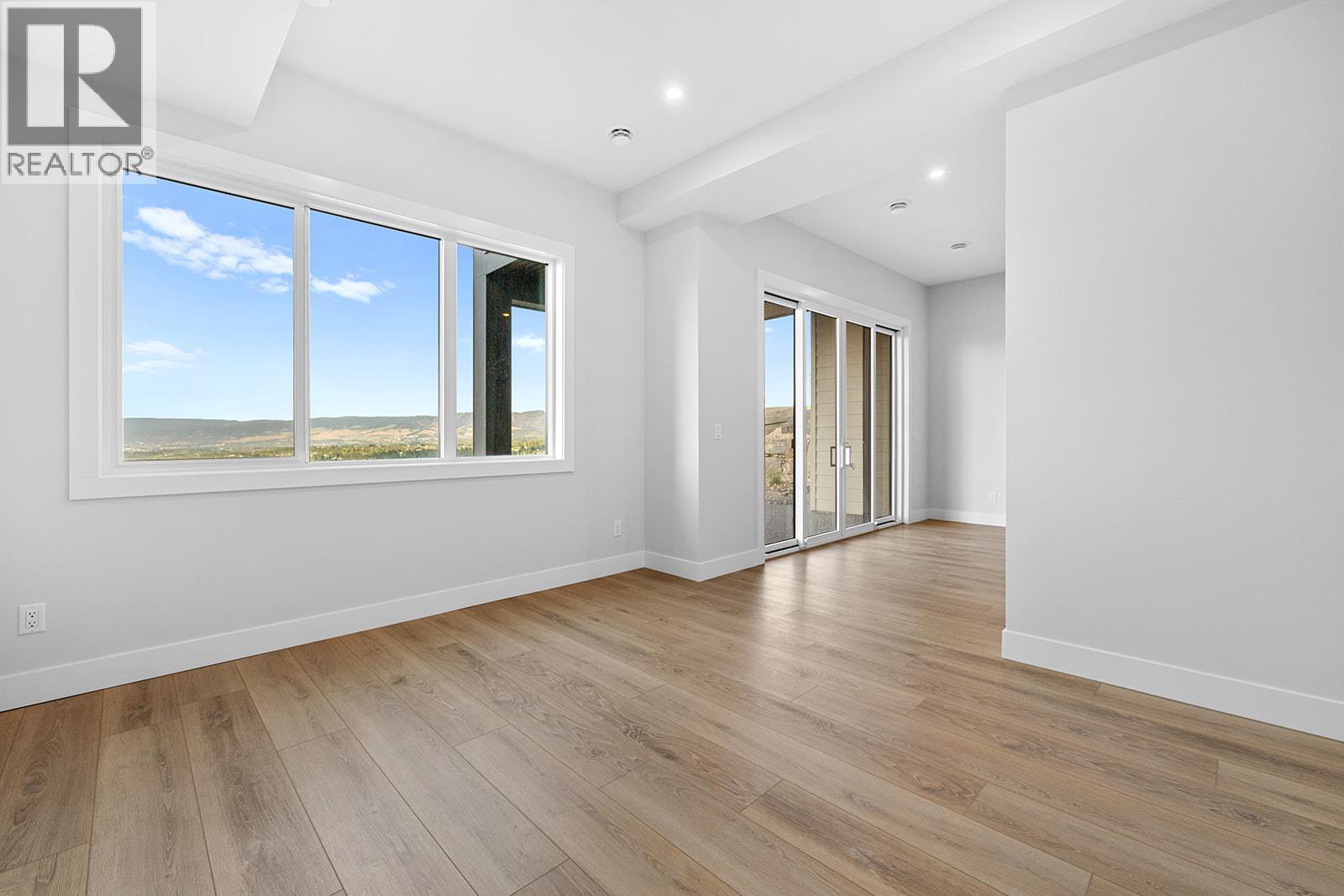  1018 Emslie Street, Kelowna