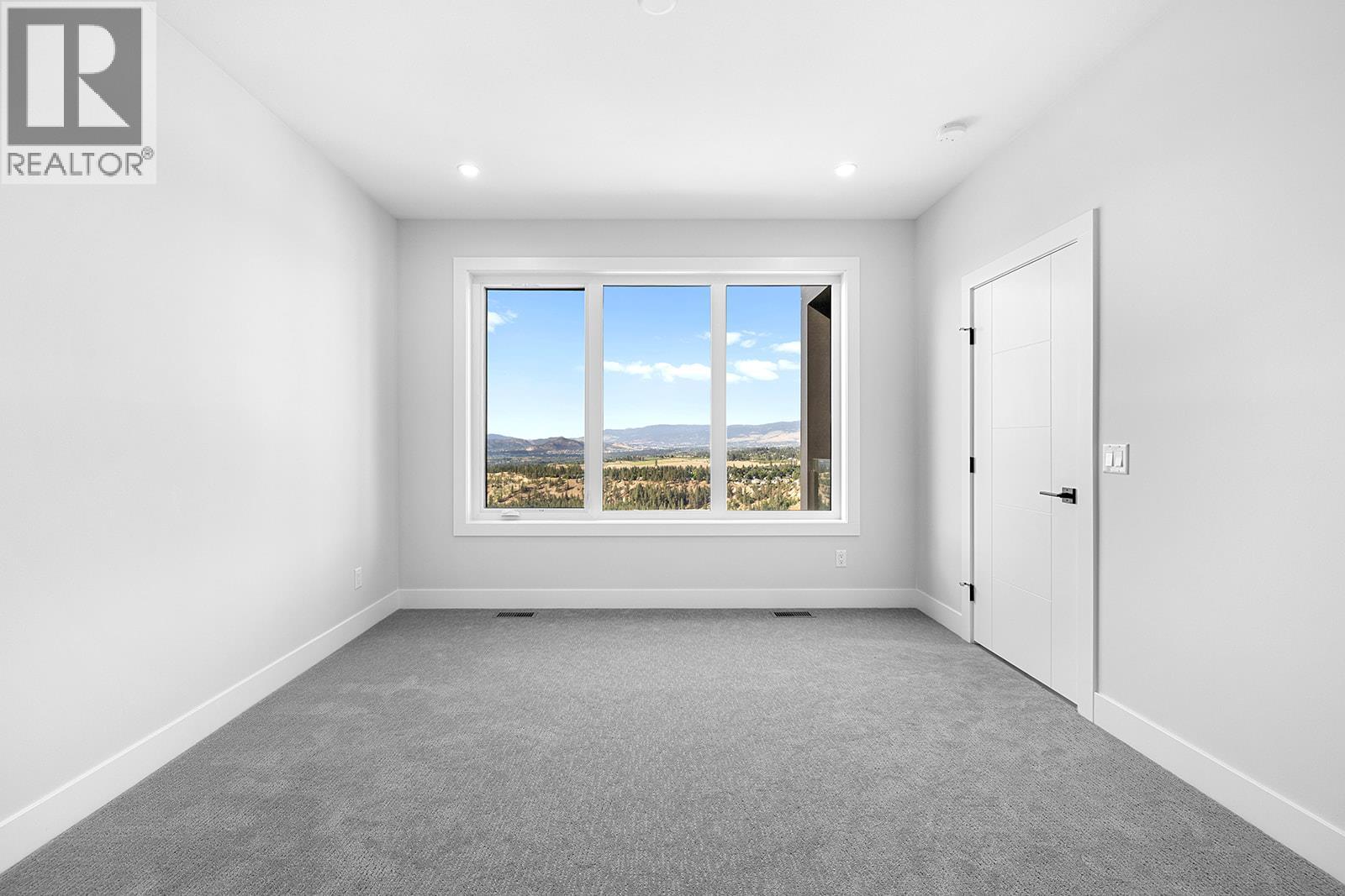  1018 Emslie Street, Kelowna