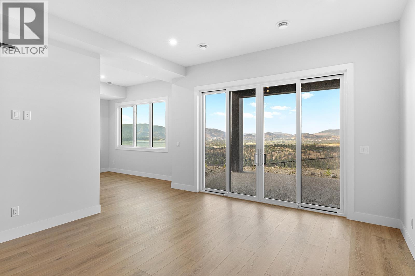  1018 Emslie Street, Kelowna