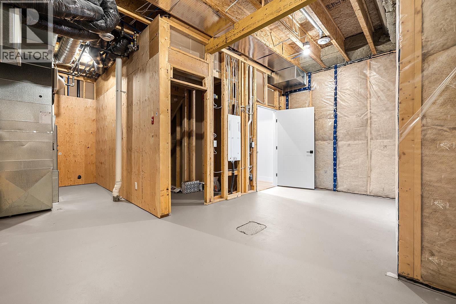  1018 Emslie Street, Kelowna