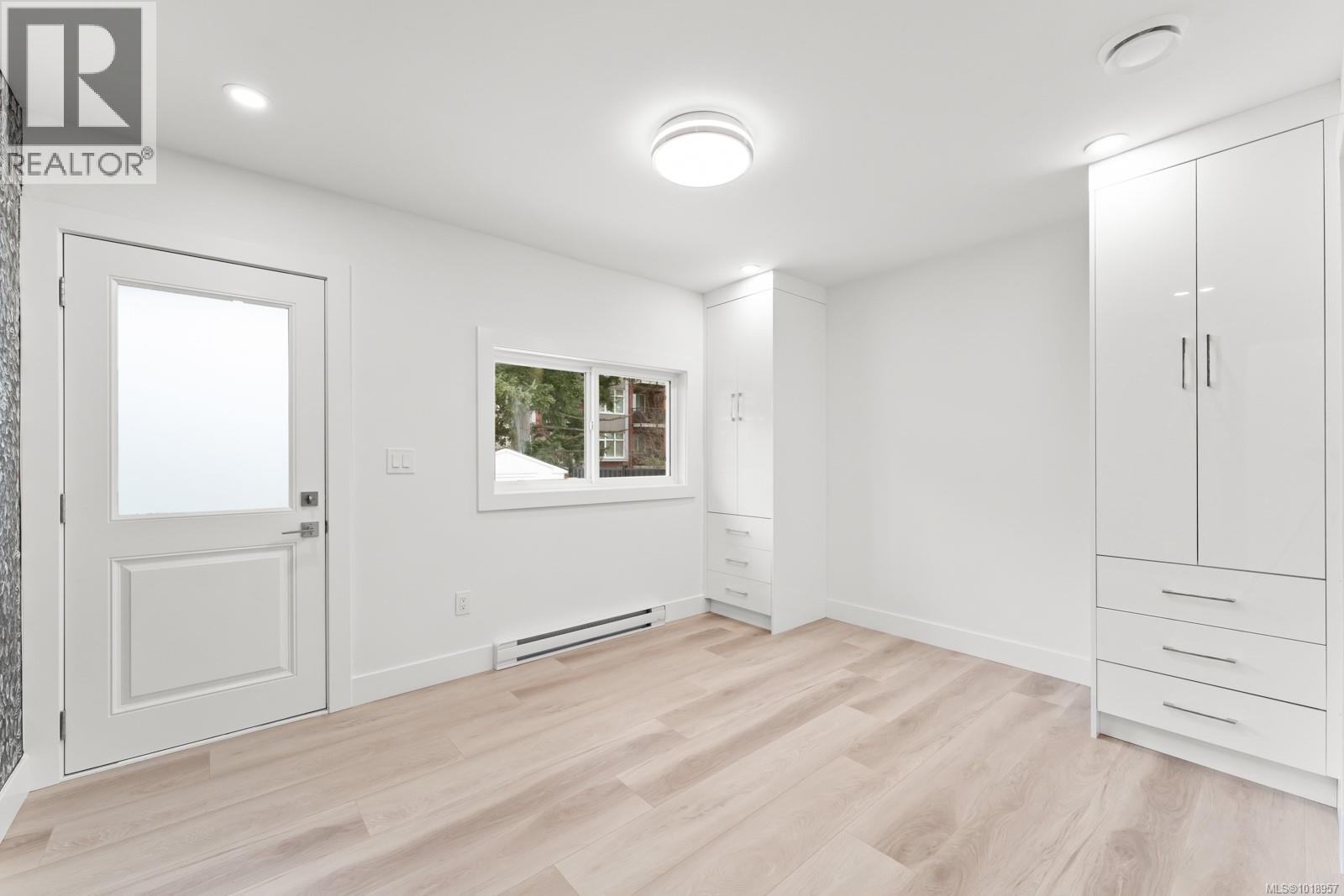  4037 Lakehill Place, Saanich