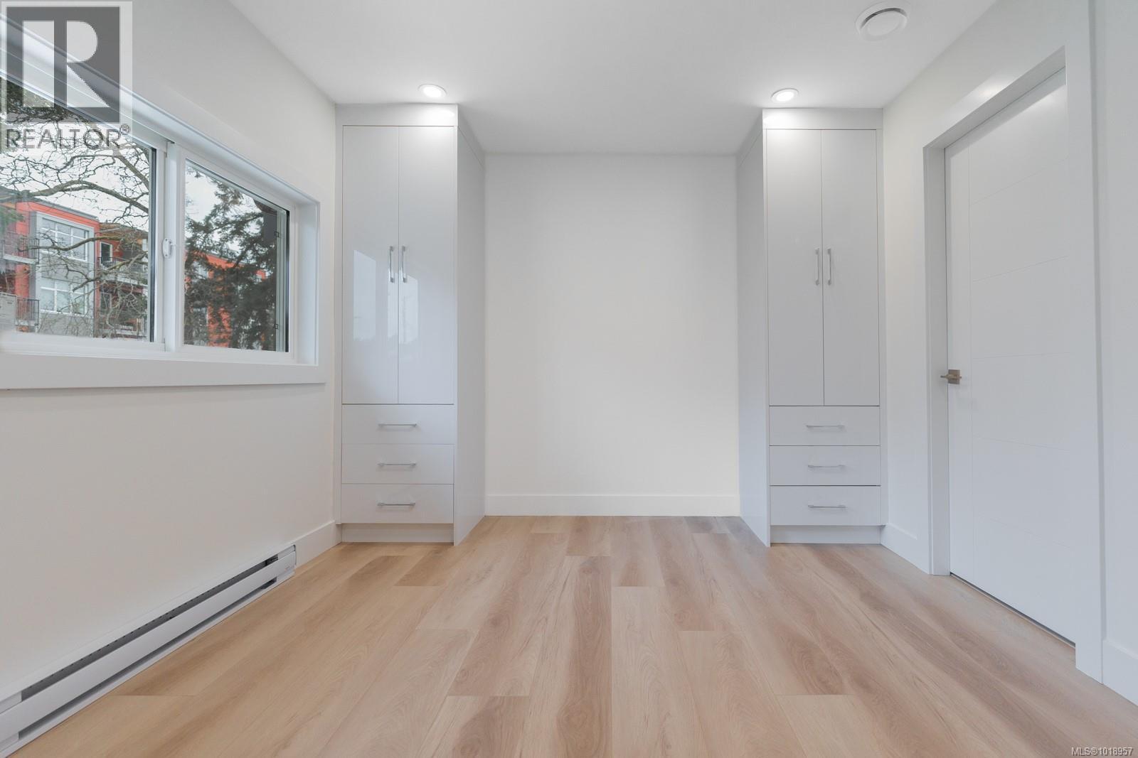  4037 Lakehill Place, Saanich