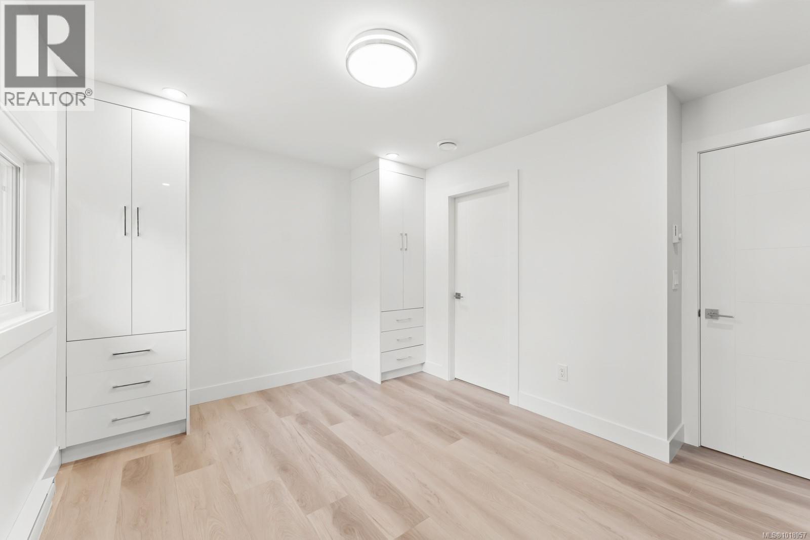  4037 Lakehill Place, Saanich