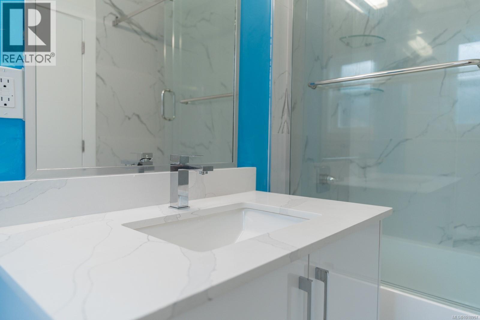  4037 Lakehill Place, Saanich