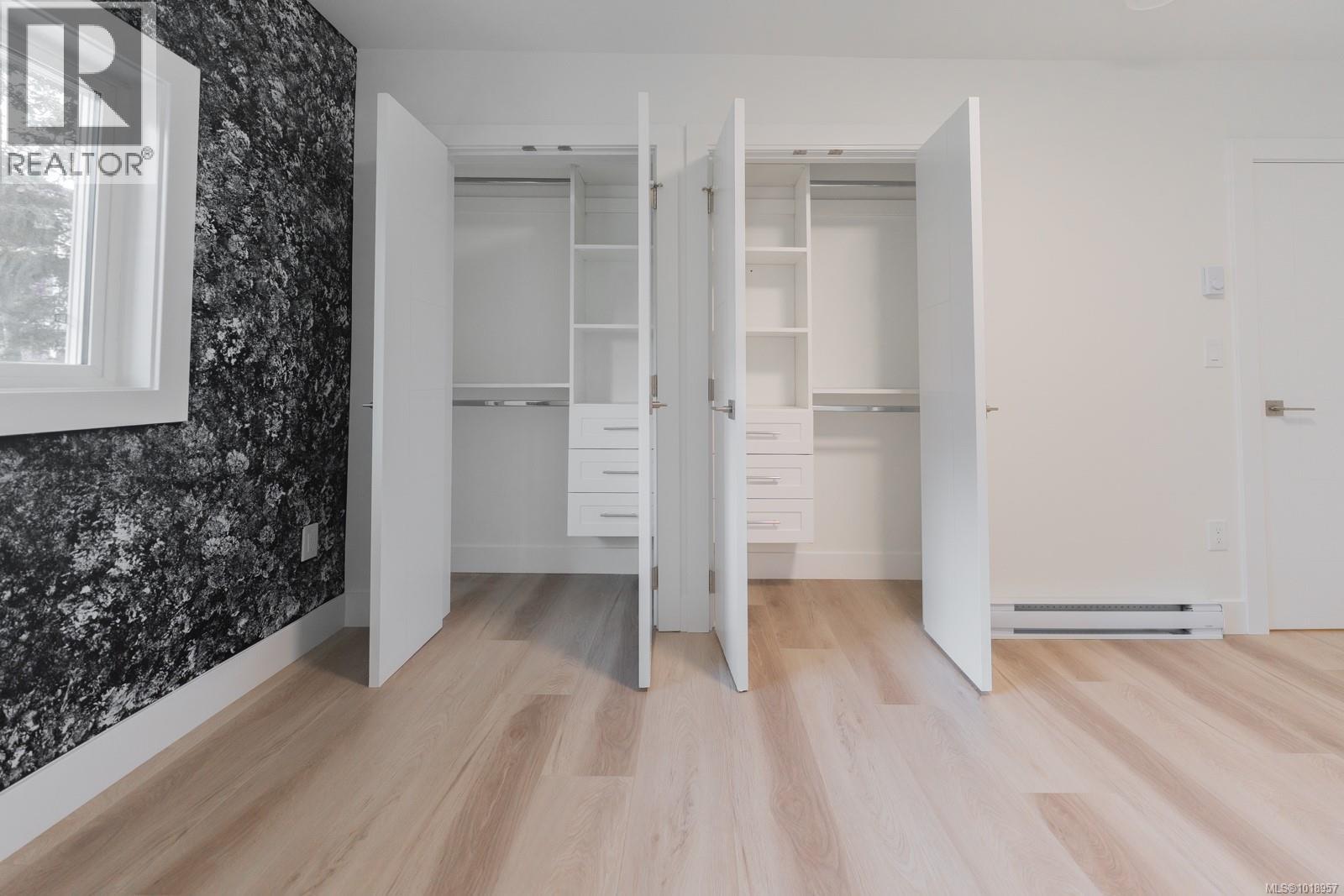  4037 Lakehill Place, Saanich