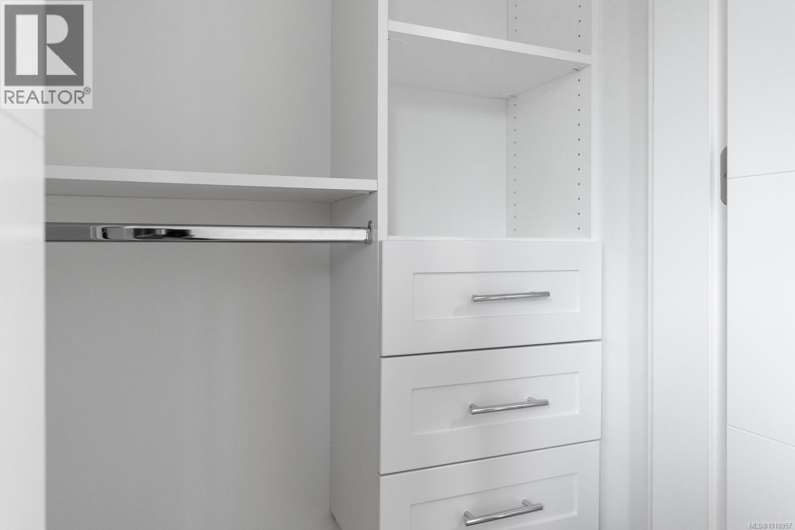  4037 Lakehill Place, Saanich